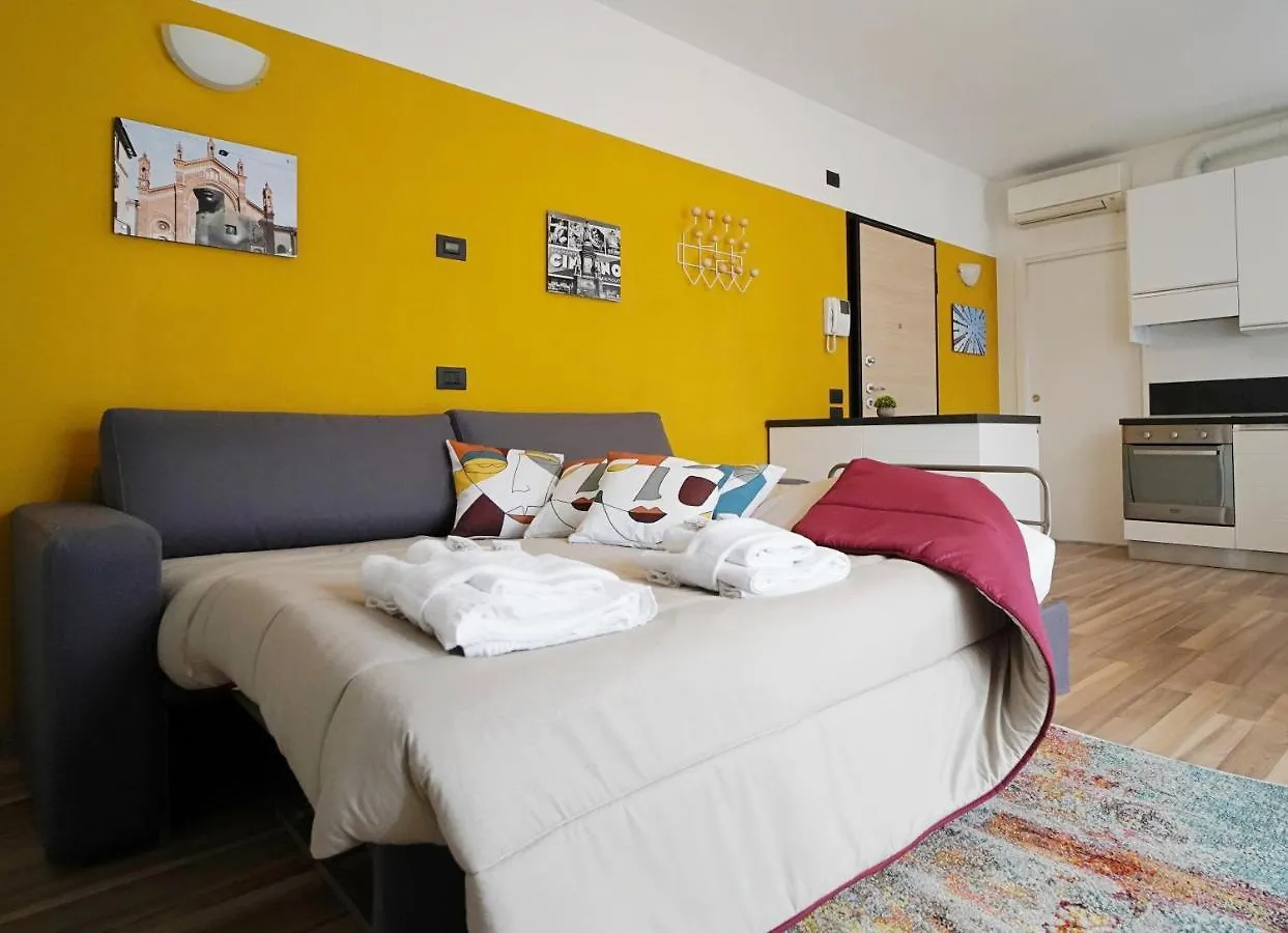 Rentopolis Apartments - Palazzo Candiani Milan Italy