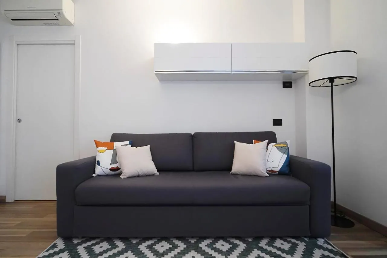 Rentopolis Apartments - Palazzo Candiani ミラノ