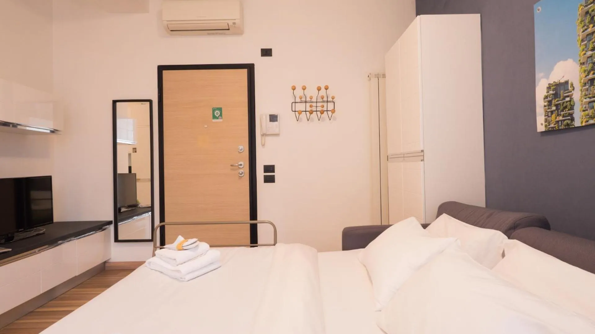 Rentopolis Apartments - Palazzo Candiani Milan 0*,  Italy