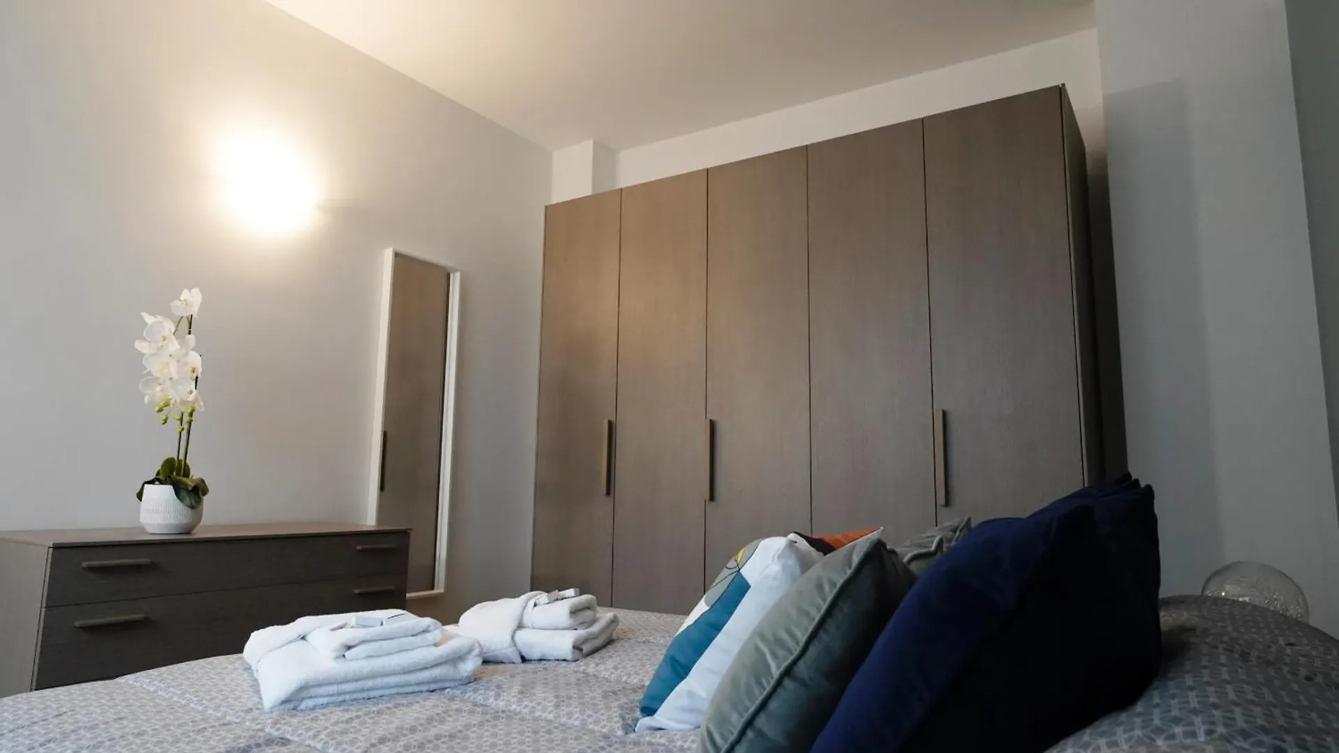 Rentopolis Apartments - Palazzo Candiani Milan