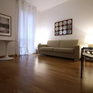 Brera - Fiori Chiari Charme Apartment Milan