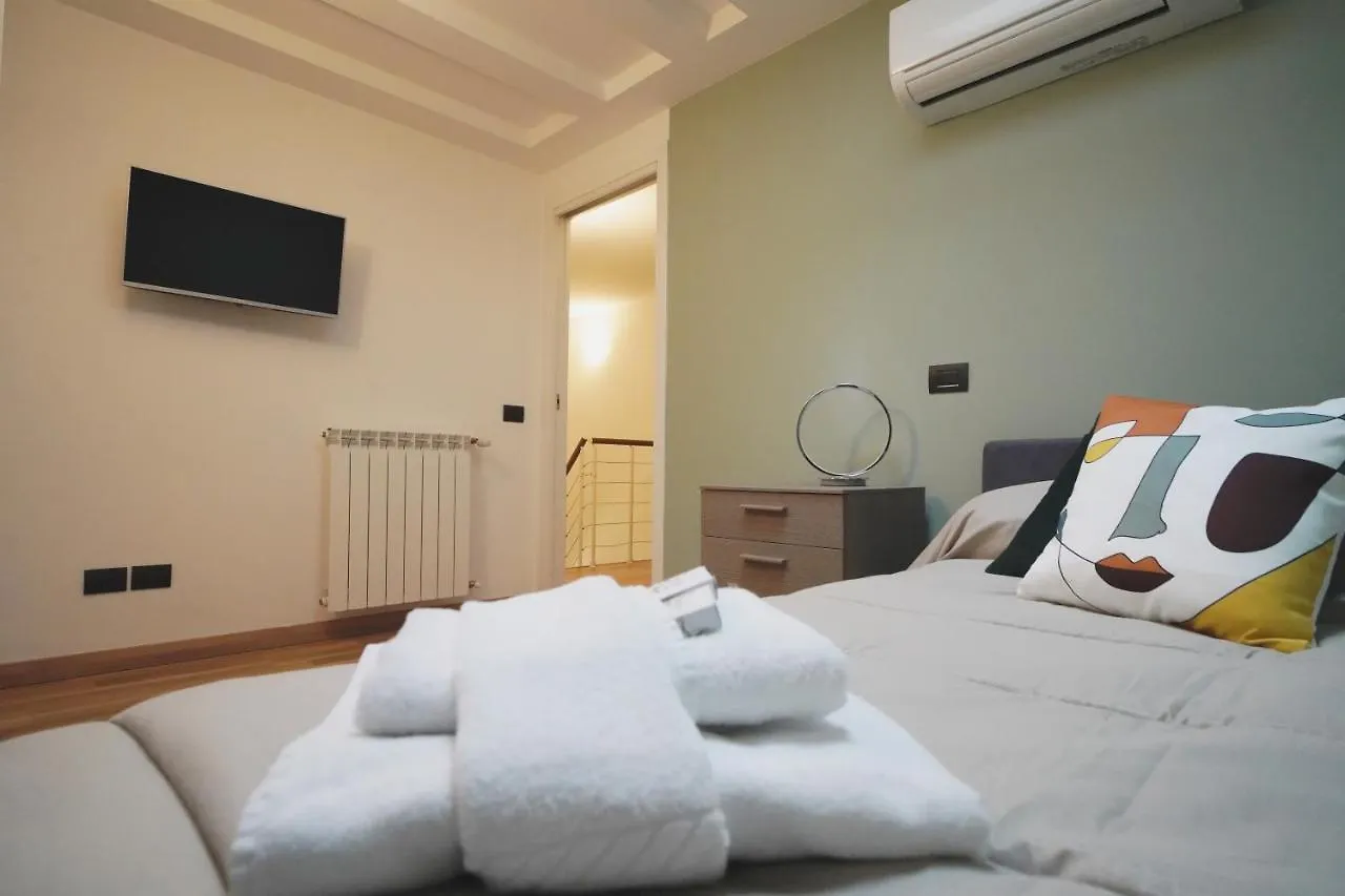 Rentopolis Apartments - Palazzo Candiani Mailand