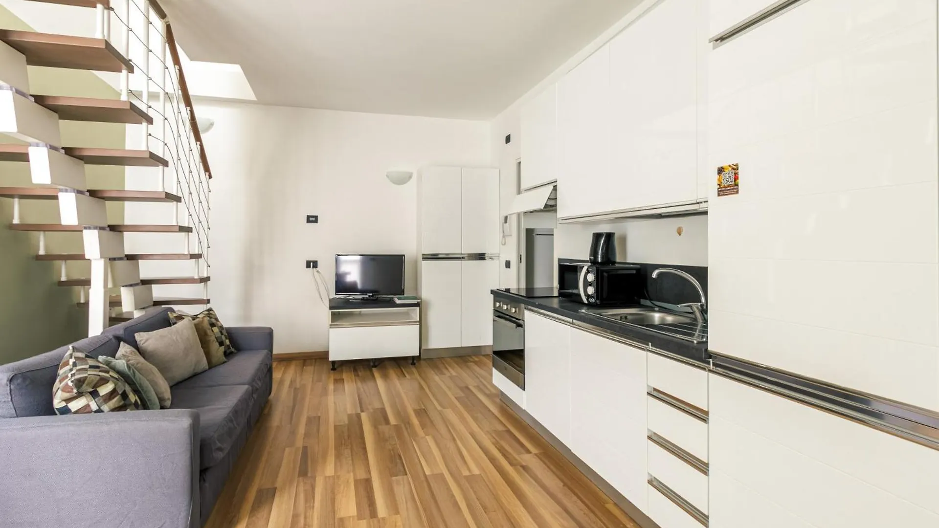 Rentopolis Apartments - Palazzo Candiani ميلان