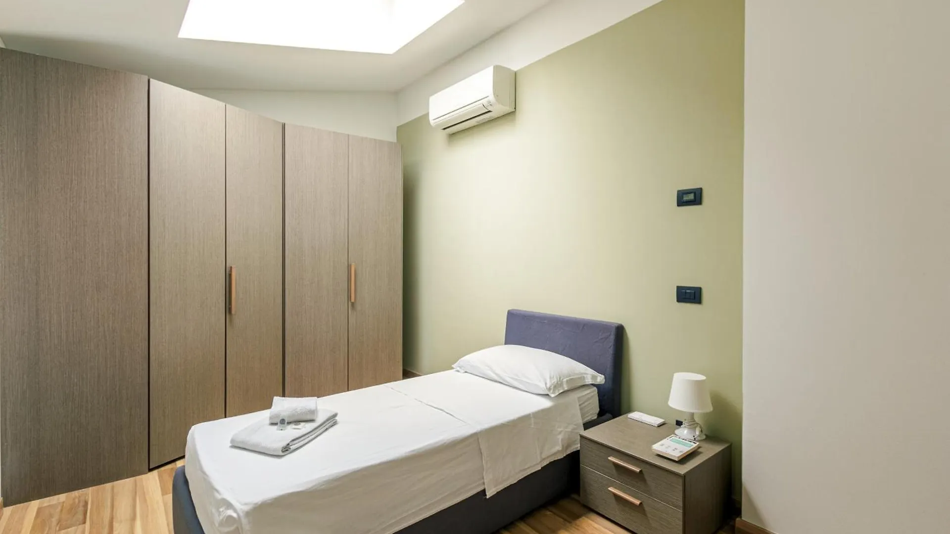 Rentopolis Apartments - Palazzo Candiani ميلان