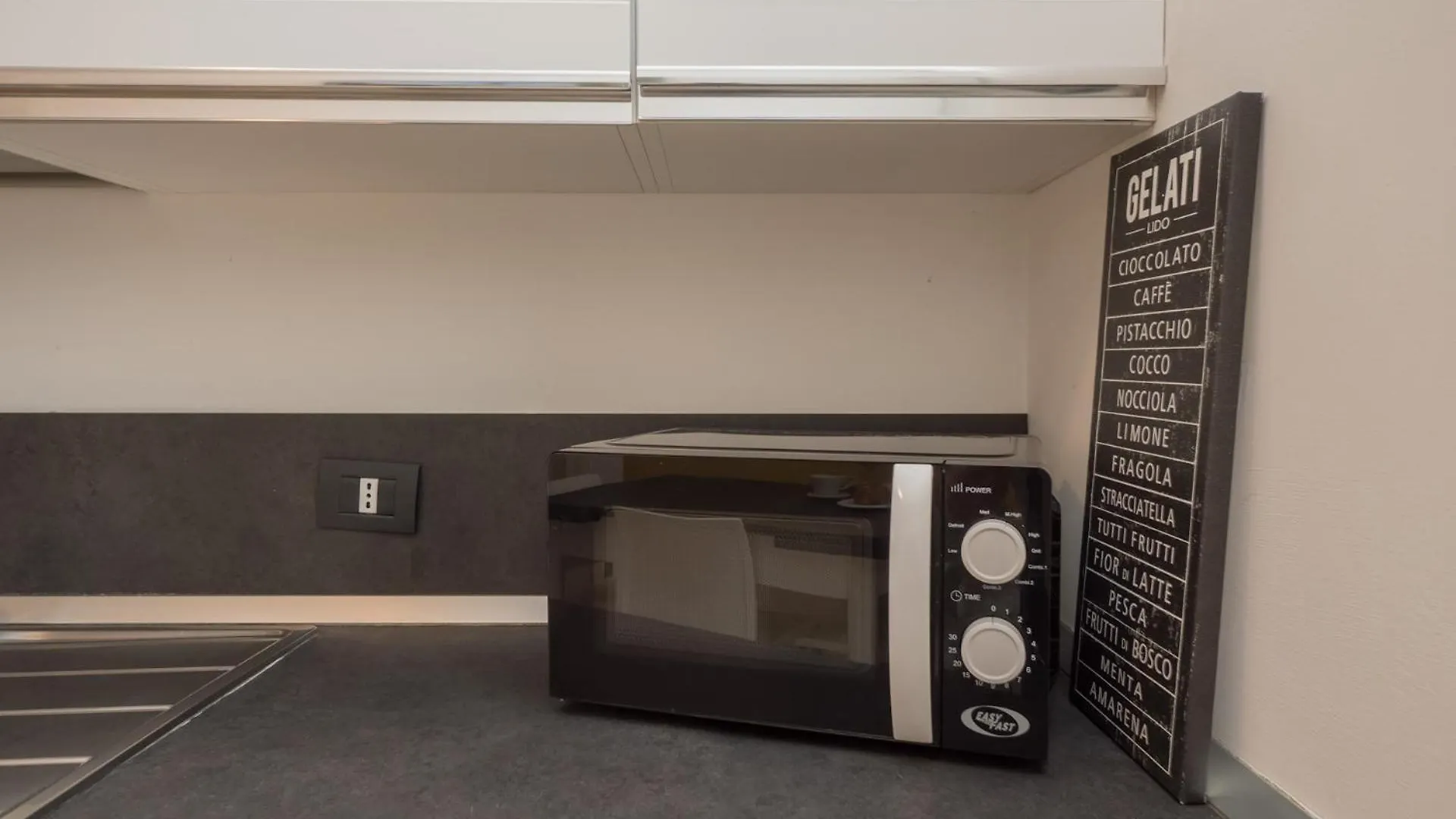 Rentopolis Apartments - Palazzo Candiani ميلان 0*,  إيطاليا